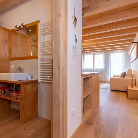 Laura Apartment